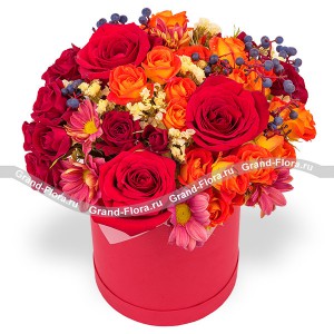 Бархат - шляпная коробка с красными розами